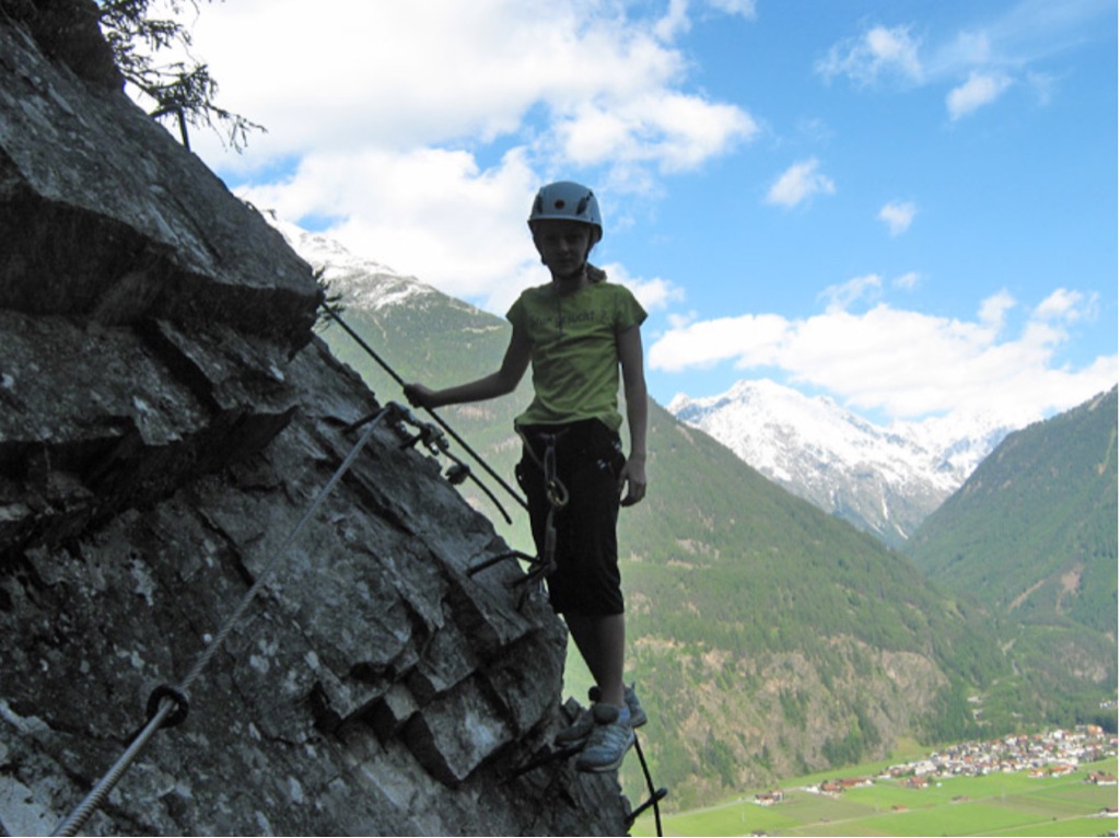 Ötztal, Klettern, Klettersteig, Sommer, Freizeit, Kinder, blauer Himmel, Spaß