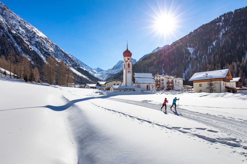 Ötztal, Längenfeld, Winter, Langlaufen, Frau, Mann, Pärchen, Landschaft, Sport, Schnee, Himmel, Berge, Gries, Sonne, Sonnenschein, Kirche, Ortsaufnahme, Brücke,Ötztal, Längenfeld, Gries, Winter, Langlaufen, Frau, Mann, Pärchen, Landschaft, Sport, Schnee, Himmel, Berge, Sonne, Sonnenschein, Kirche, Ortsaufnahme, Brücke