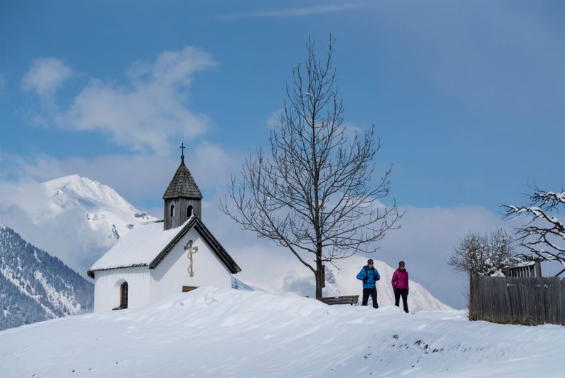 Sulztal, Brand, Gries bei Längenfeld, Winterwandern, blauer Himmel, Berg, Schnee, Bäume, Menschen, Landschaft, Winter